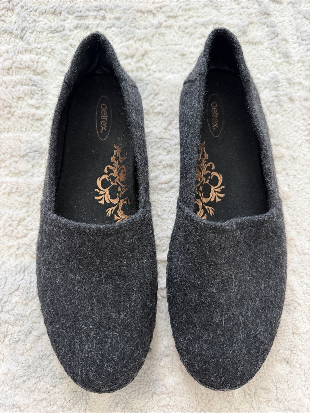 Aetrex Women’s Dark Gray Felt Slip-On Flats